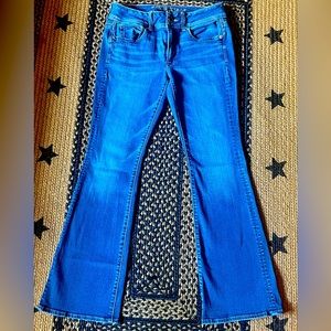 Size 6 SHORT.  KICK BOOT cut.